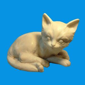 White Alabaster Cat Lying Figurine Vintage Italy 1960